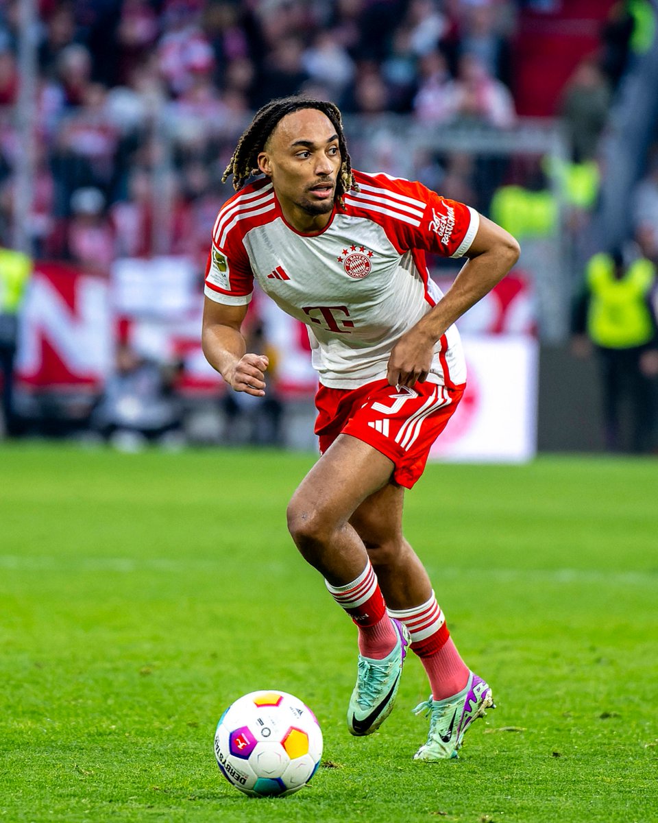 Endstation Sacha #Boey! ⛔ Erste Abwehraktion im #FCBayern-Trikot, erster Ballgewinn. 💪✅ #MiaSanMia #FCBayern #FCBBMG