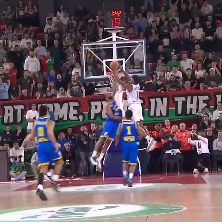 VC JR* with AO** PD*** for KSK**** (*Vernon Carey Jr **alley-oop ***poster dunk ****KAF SIN KAF) #BasketballCL I Karşıyaka Basketbol