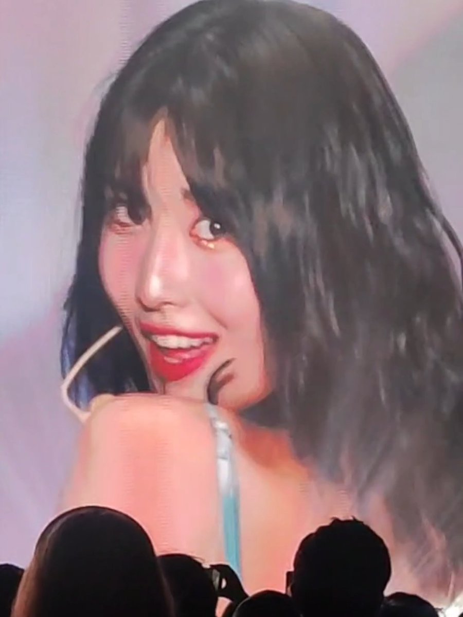 ナヨンさんの”POP”を再現するTWICEさん、半分以上がウィンク出来てないの愛おしすぎる….. #TWICE_5TH_WORLD_TOUR_BRASIL