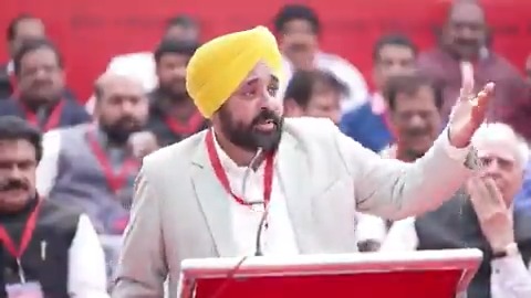 ਇਹ ਦਿਨ ਵੀ ਦੇਖਣਾ ਬਾਕੀ ਸੀ ਕਿ ਮੁੱਖ ਮੰਤਰੀ ਬਣਨ ਤੋਂ ਬਾਅਦ ਵੀ ਜੰਤਰ-ਮੰਤਰ 'ਤੇ ਆਉਣਾ ਪਿਆ... ਆਪਣੇ ਹੀ ਹੱਕ ਲੈਣ ਲਈ ਕੇਂਦਰ ਖ਼ਿਲਾਫ਼ ਸੰਘਰਸ਼ ਕਰਨਾ ਪੈ ਰਿਹਾ ਹੈ... ਦੇਸ਼ ਨੂੰ ਬਚਾਉਣ ਲਈ ਸਾਡਾ ਸਭ ਦਾ ਇੱਕ ਹੋਣਾ ਬਹੁਤ ਜ਼ਰੂਰੀ ਹੈ...