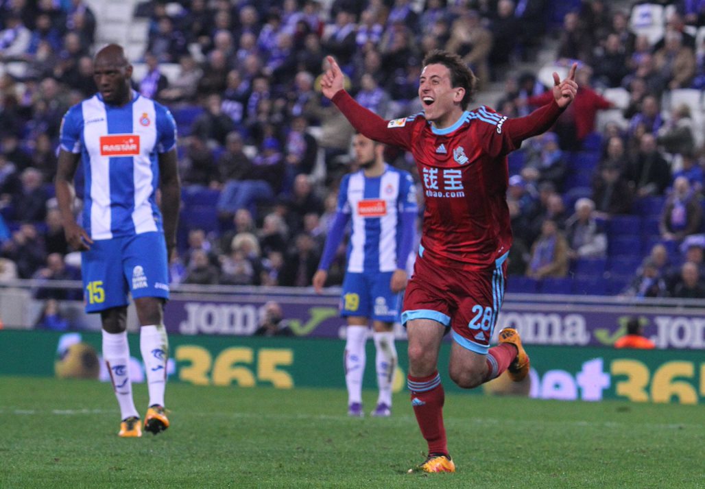 🔙 El primer gol con la Real siempre es 𝗘𝗦𝗣𝗘𝗖𝗜𝗔𝗟 😍 💙 Mikel Oyarzabal ⚪ #HistoriaRS