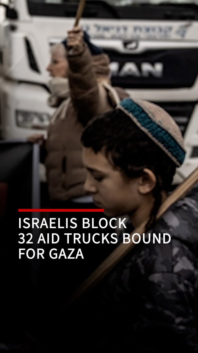 Israelis block aid trucks at Gaza border Israeli protesters say they have blocked 32 aid trucks containing food, water and supplies at the Gaza border.