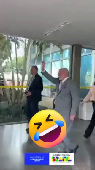 Esse é o risco que o Bolsonaro representa para a democracia de Taubaté, se o povo acreditar nos próprios olhos pode perder a fé nas torradeiras eletrônicas.