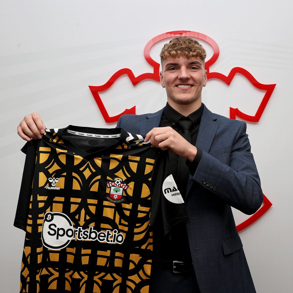 🗣️ "The hard work continues" 🧤 Goalkeeper Josh Jeffries becomes the latest youngster to sign his first professional contract at #SaintsFC: