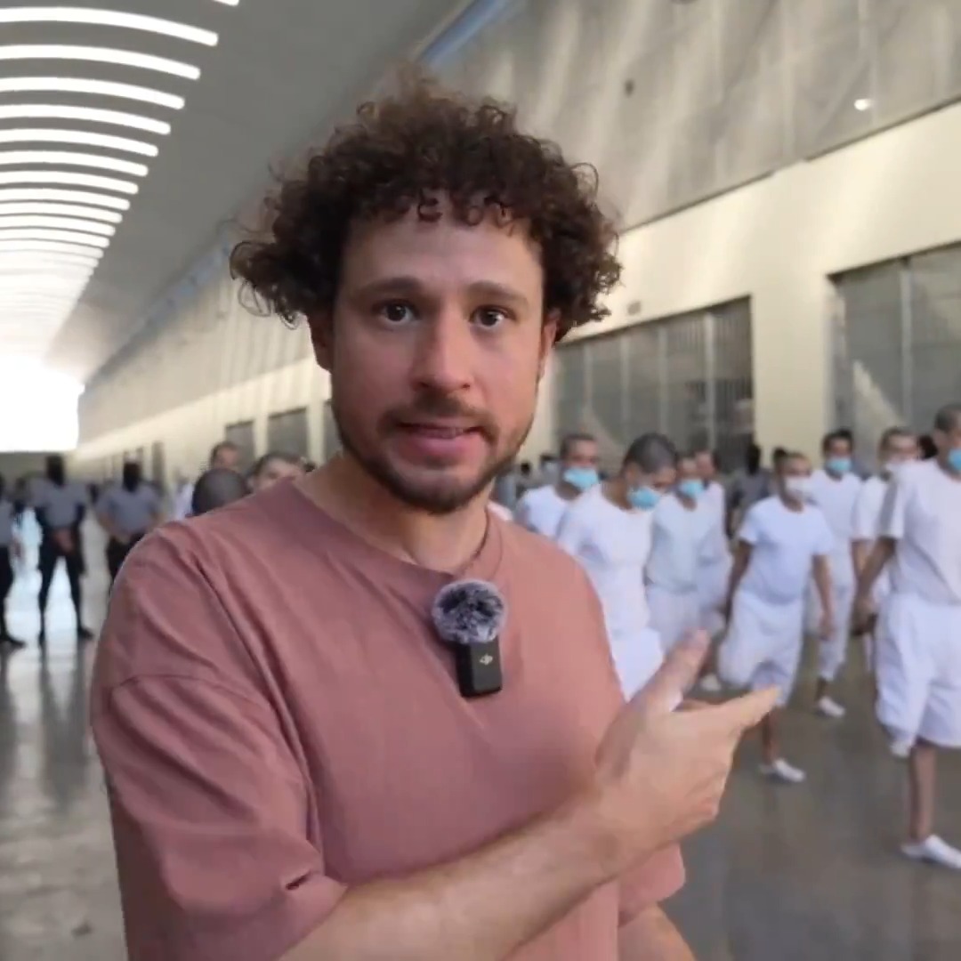 "Luisito": Por comentarios sobre el video de Luisito Comunica en el Centro de Confinamiento del Terrorismo de El Salvador