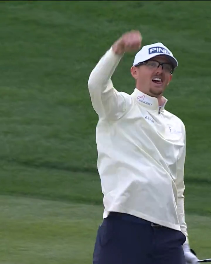 A moment he'll never forget ❤️ Monday qualifier Jim Knous holes it from the bunker to move onto the cut line.
