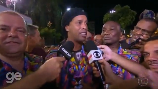 "Eu amo o carnaval desde que me conheço por gente" Lindo depoimento do Ronaldinho no carnaval de 2018. A Estácio de Sá desfilou na Série A (grupo de acesso) do carnaval carioca naquele ano