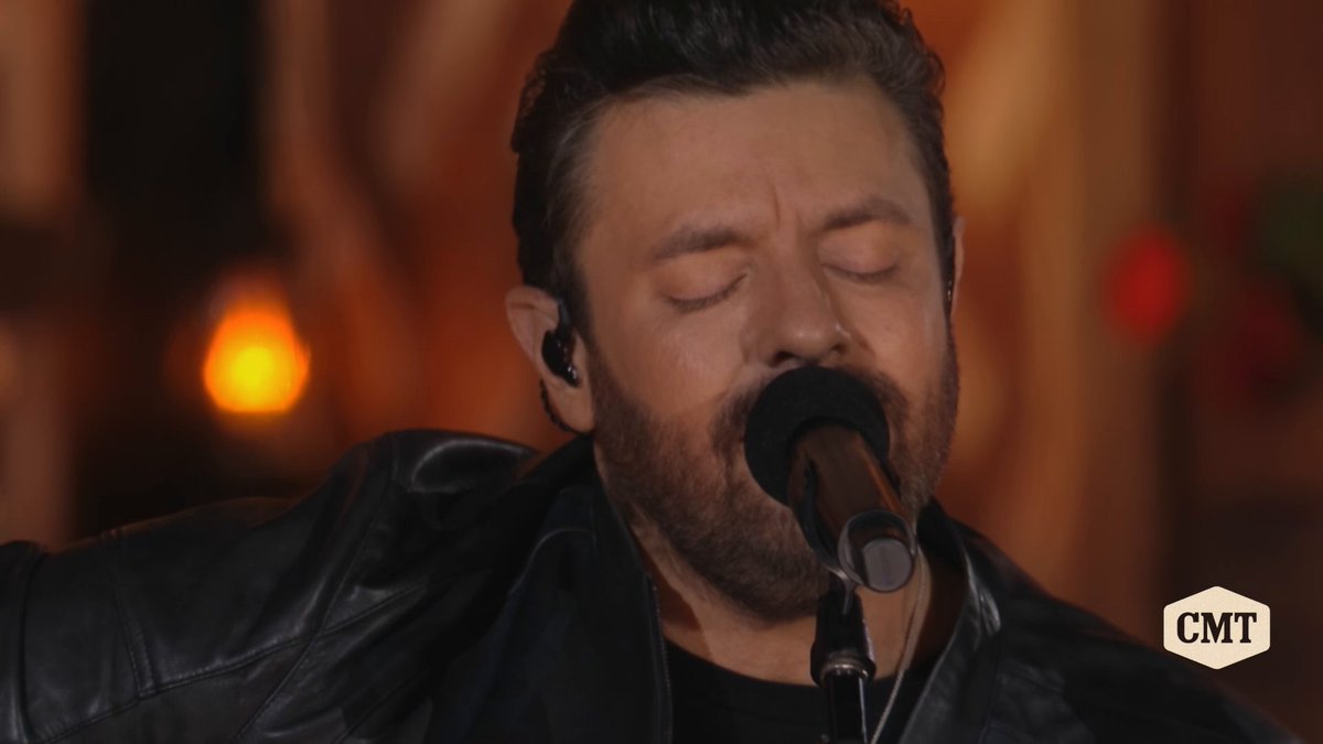 Nothing at all to say about this #CMTCampfireSessions performance 😶 ChrisYoungMusic