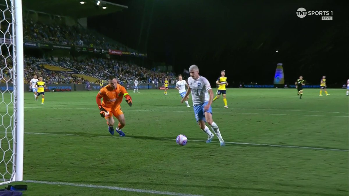 HOW HAS HE MISSED THAT?! 😱 Head in hands moment for Sydney FC's Patrick Wood, who misses an astonishing opportunity from point-blank range 🤦‍♂️ One of the WORST misses we've seen in football 😬 📺 TNT Sports &amp; discovery+ UK
