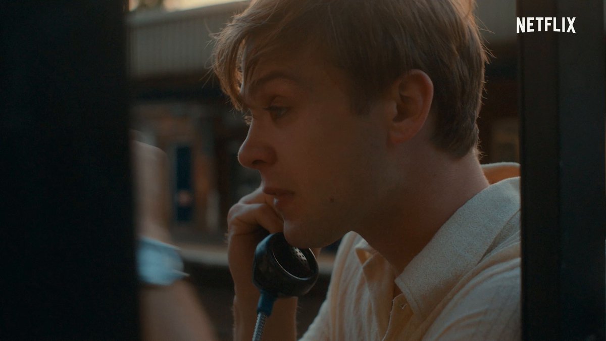 "Just pick up the phone, Emma. If you're there...Pick up. Pick up. Pick up." Leo Woodall, you had no right. 😶 #OneDayNetflix