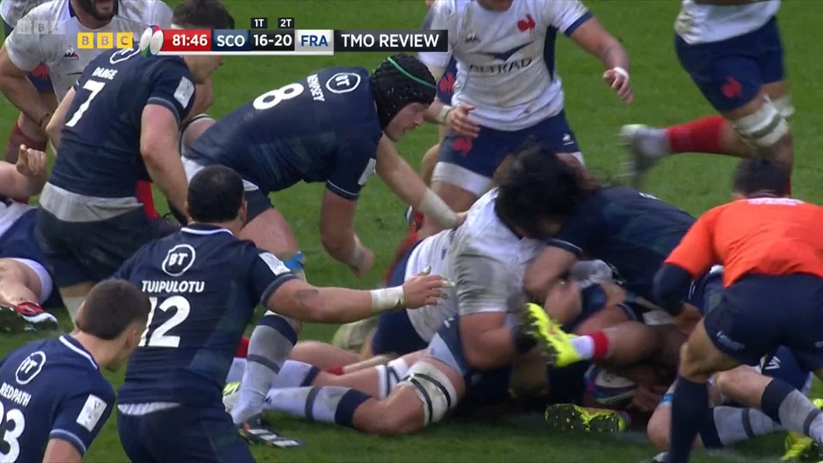 A huge moment 😰 Do you think it's down? Let us know your thoughts 💭 #BBCRugby #SixNations