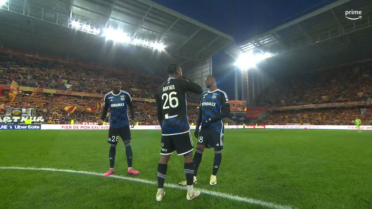 🥰 Les frissons, les Corons... 🎶 🏟️ Le stade Bollaert donne de la voix pour la seconde période ! #RCLRCSA