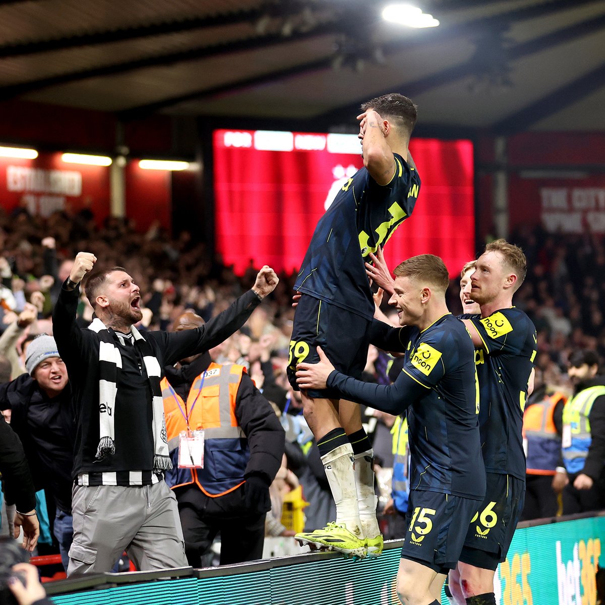 Two moments of magic from Bruno Guimarães! ✨🎩