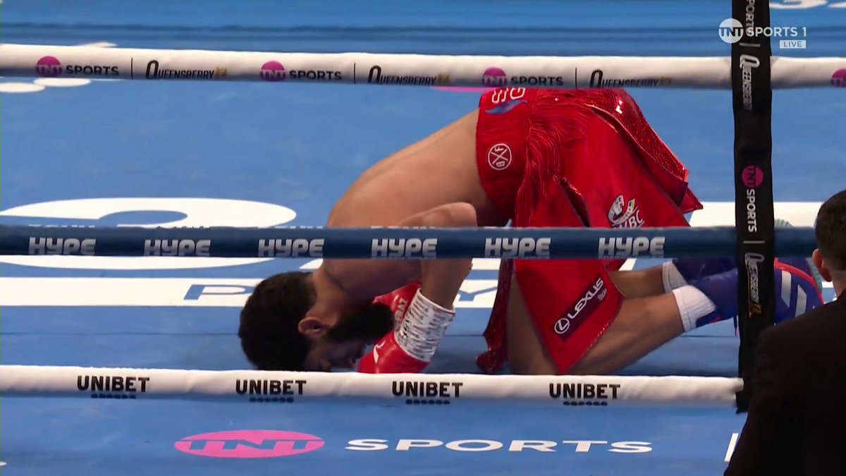 Hamzah Sheeraz is the REAL DEAL! 🌟 Hamzah Sheeraz took less the one round to stop the former world title challenger Liam Williams 😮‍💨 🥊 #SheerazWilliams