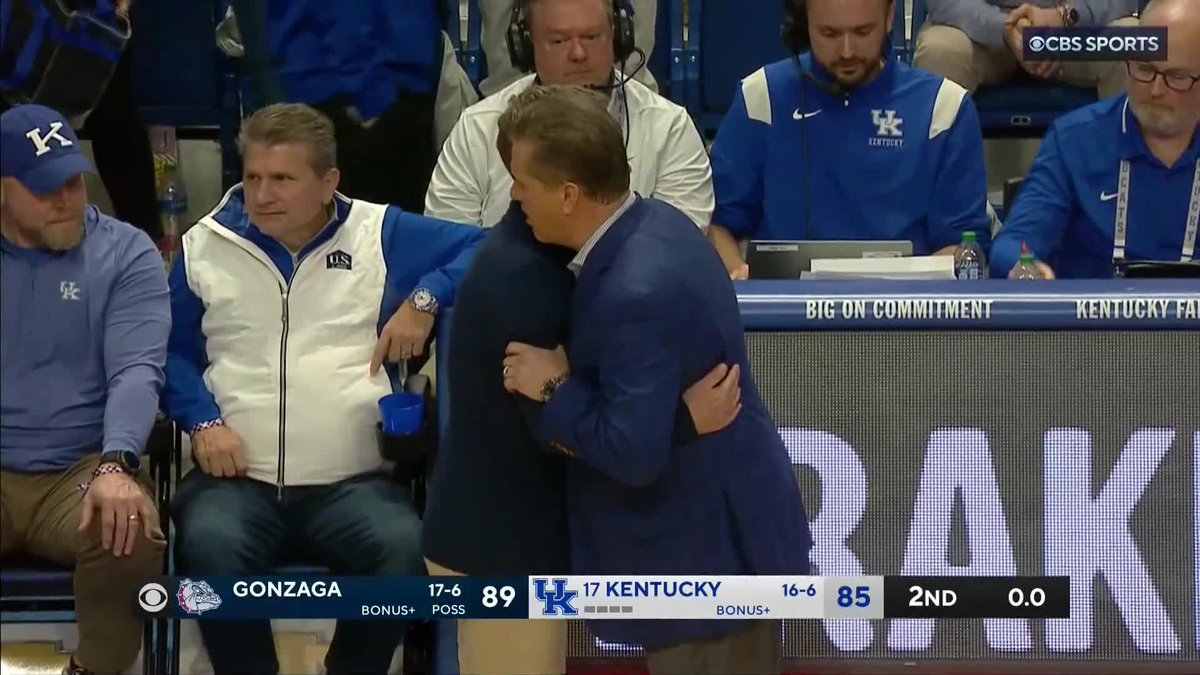 DOWN GOES NO. 17 KENTUCKY 🚨 Gonzaga Basketball beats the Wildcats in Rupp Arena. That's Kentucky's third straight loss at home for the first time since 1966 — 10 years before Rupp Arena opened.
