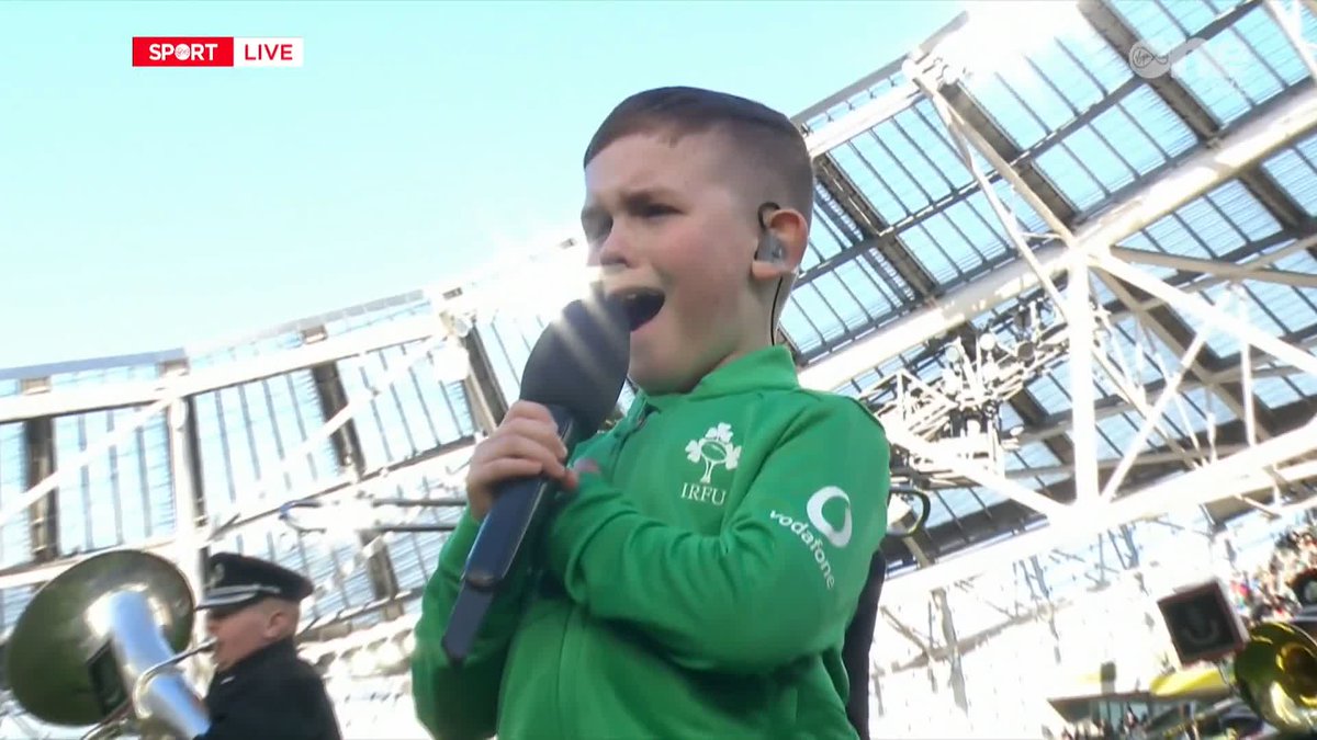 Absolutely brilliant! 👏 Stevie Mulrooney, the star of the Toy Show, sings Ireland's Call in front of a sold out Aviva Stadium. Fantastic. 💚 #IREvITA | #GuinnessSixNations