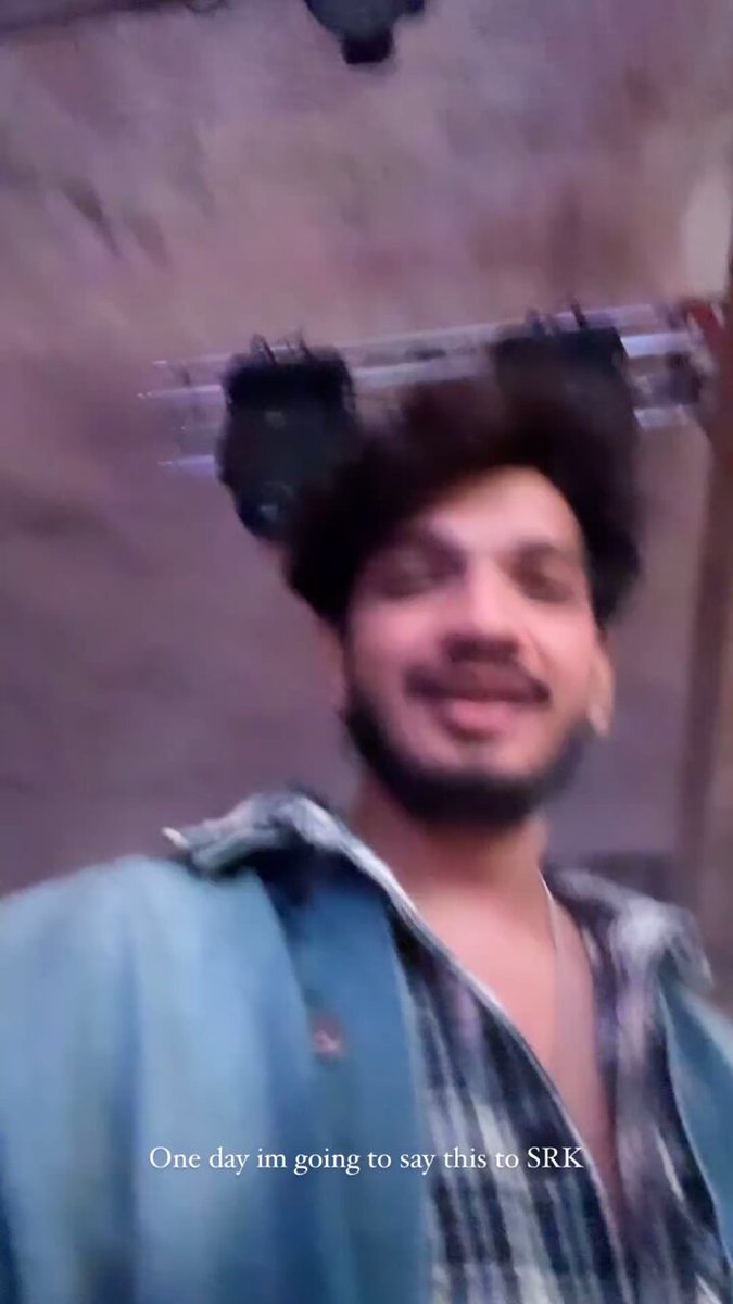 One day #MunawarFaruqui will surely work with #SRK.