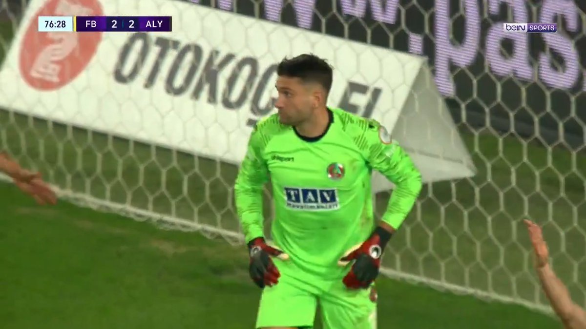 Elini topun önünden çekmeyen namuslu kaleciler de var.