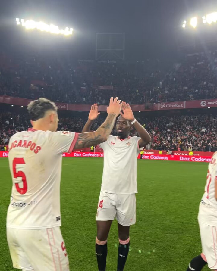 Defendiendo los colores, por ti siempre moriremos… 🤍❤️😍🏟️ #SevillaFCAtleti