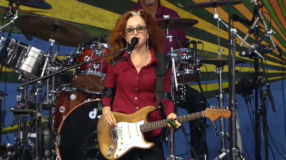 Bonnie Raitt 🎶'Need You Tonight' (INXS)
