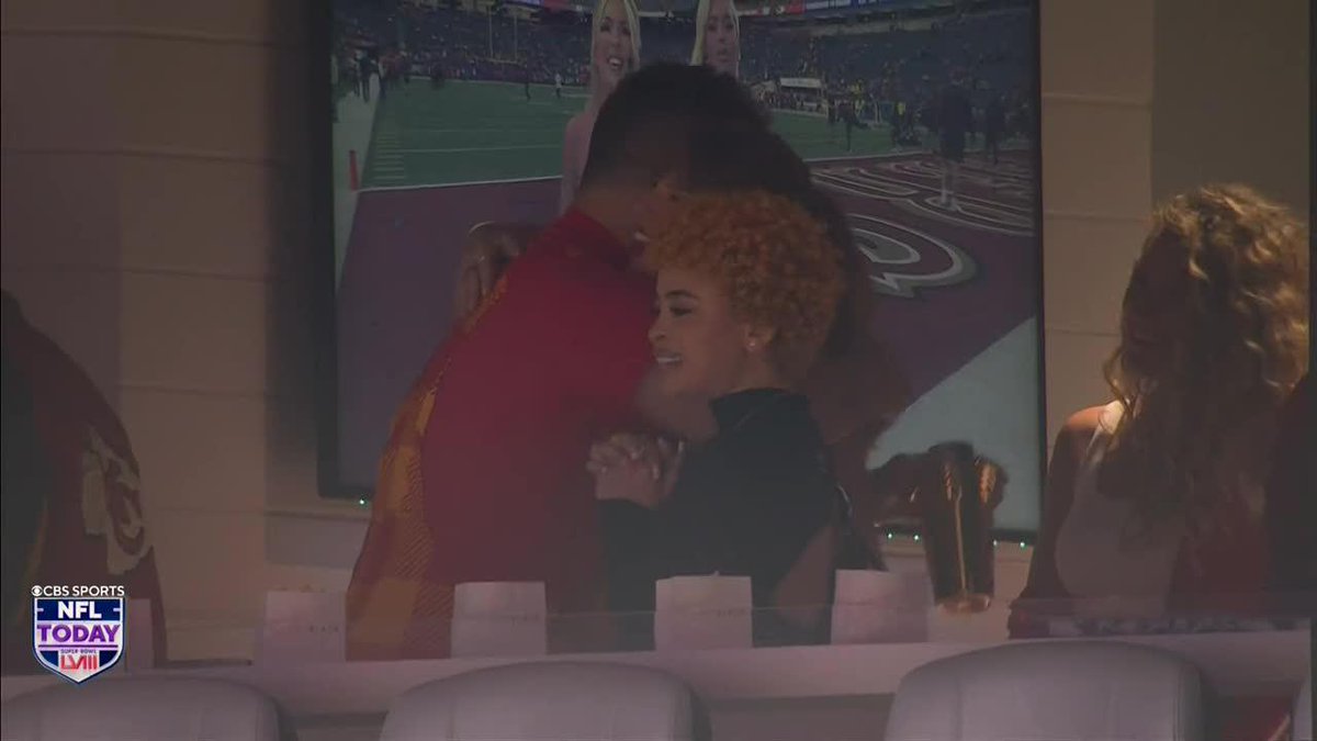 Taylor Swift, Jason Kelce, and Ice Spice meet up at the Super Bowl 🤩 (via NFL on CBS 🏈)