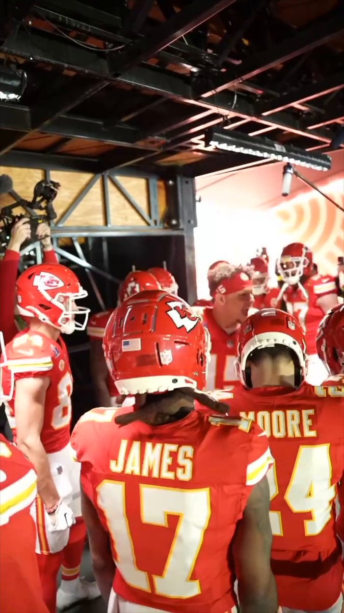 CHILLS 🗣️ One more pregame speech from Patrick Mahomes to his teammates 😤 #SBLVIII