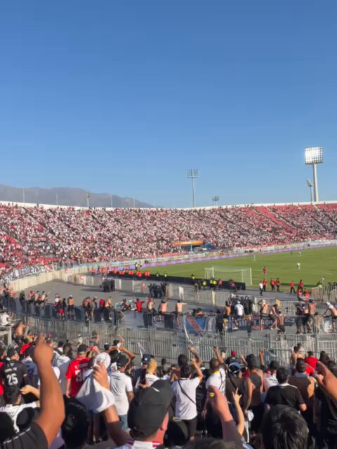 FACHISTÁN DEVASTADA En el partido de colo colo en el Estadio Nacional, pidieron un minuto de silencio por Piñera y esto fue lo que pasó: