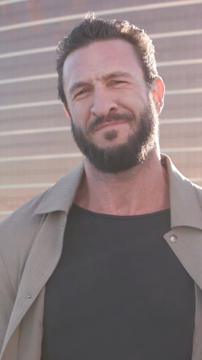.@schreiber_pablo has arrived in Vegas and is ready to watch some football! Stream tonight's #SuperBowl showdown (and Halo on Paramount+) on #ParamountPlus! #SBLVII