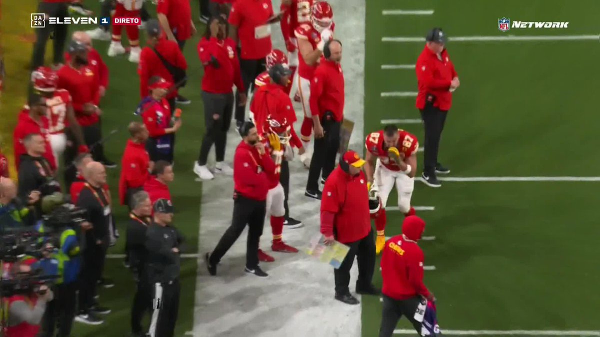 Travis Kelce quase perdeu a cabeça 🥵 📺 Super Bowl | Vê por apenas 0,99€ no NFL Game Pass. 👉 #NFLELEVEN