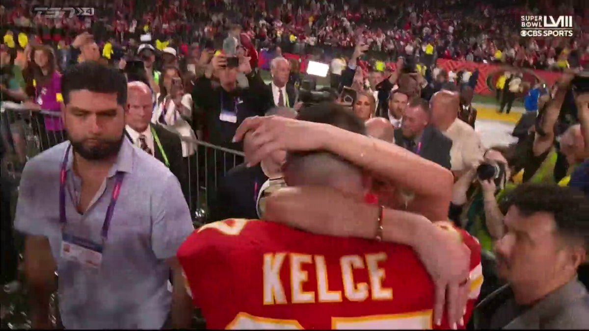 The Travis and Taylor moment we were all waiting for. 🥹