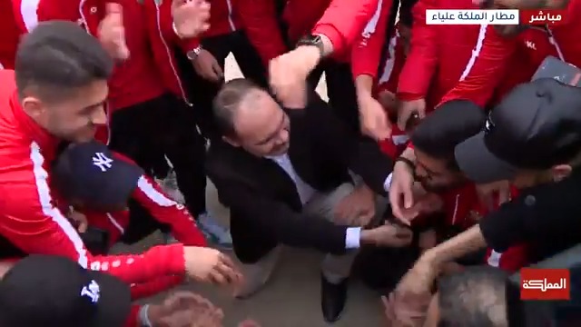 الأمير علي يشارك لاعبي النشامى "احتفالية المنسف" #النشامى #كأس_آسيا #استقبال_النشامى #استقبال_الأبطال #هنا_المملكة