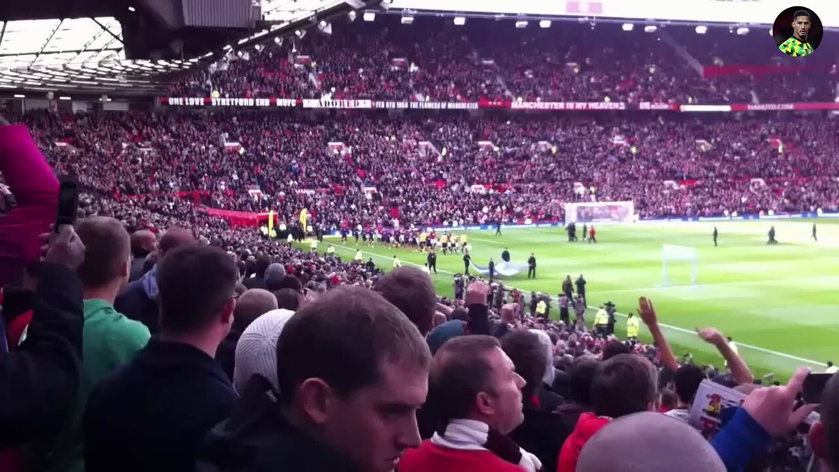 From the Archives : This is the reception Robin Van Persie got from the Arsenal fans (at Old Trafford) in his first match against Arsenal after joining Manchester United. Do you agree with how the Arsenal fans treated him?