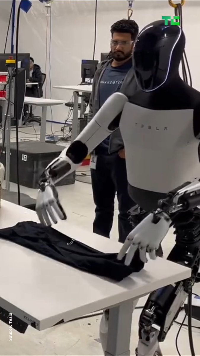 Tesla’s humanoid robot may be slow at folding clothes, but the technique is there 🧺