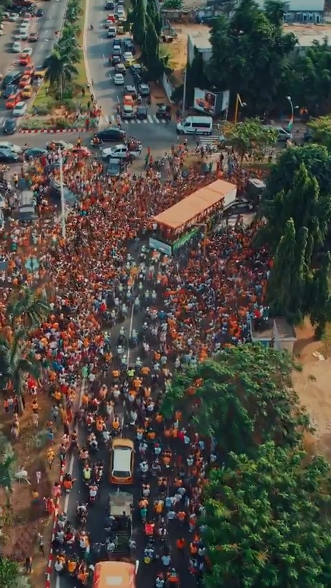 Côte d'Ivoire's champions welcome on the streets of Abidjan through the eyes of Franck. 🚴🤩🇨🇮 #TotalEnergiesAFCON2023