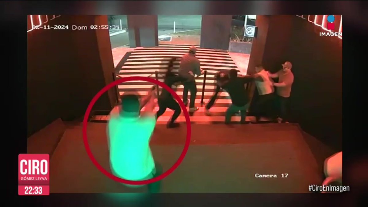 Una riña entre dos grupos de jóvenes terminó en una balacera en el bar Hope 52 en #Villahermosa, #Tabasco. Cámaras de seguridad captaron el momento de la balacera donde murieron tres personas: