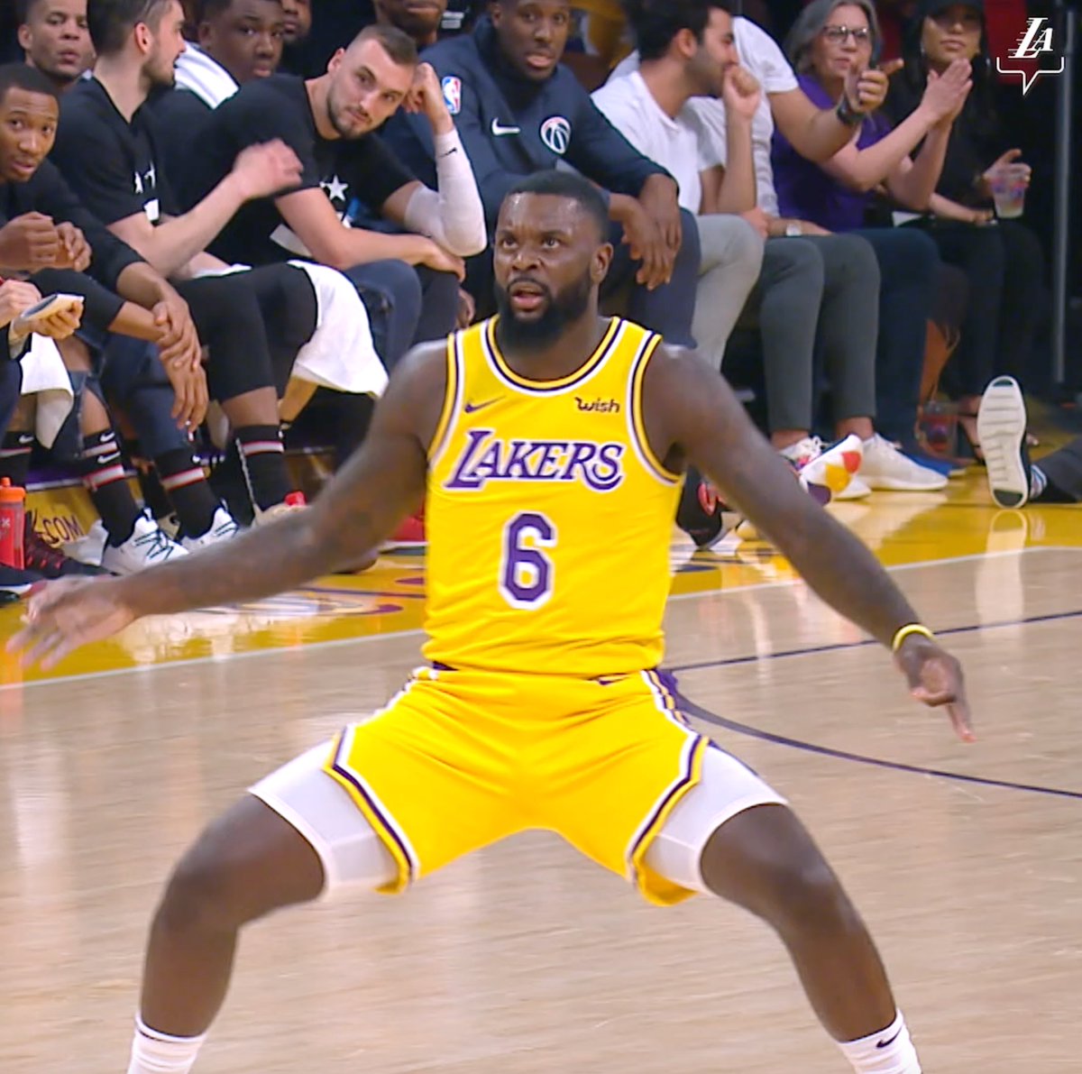 Still one of my favorite Lakers crossovers and celebrations🔥😂