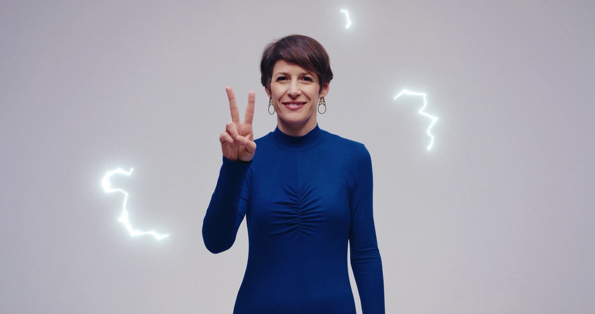 Sentirnos libres e sentirnos fortes, fabricando luz! Iso queremos, contigo, para poñer toda a enerxía do noso país en marcha. O domingo 18 o cambio galego vai ser unha festa. A alegría vai chegar! #AnaPontónPresidenta ✌️💙️ Canción: "Fábrica de Luz", A Banda da Loba