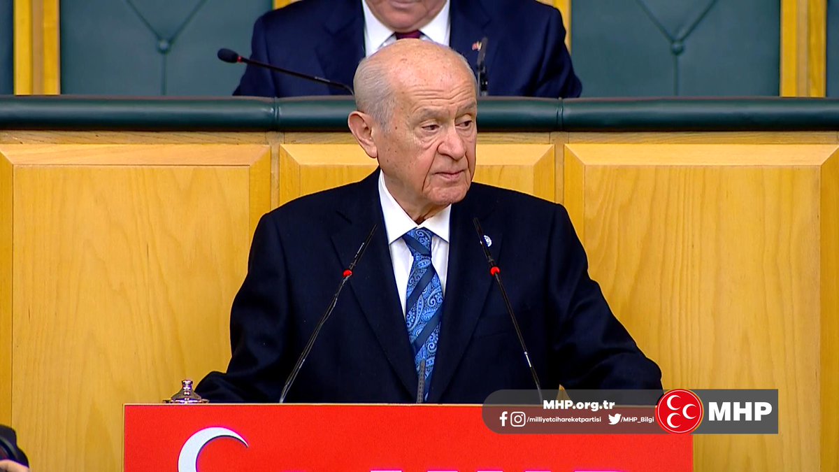 Özgür Bey, maşallah ayakkabı mağazası gibisiniz, Allah için siz de her ayağa uygun bir numara olduğu görülüyor.