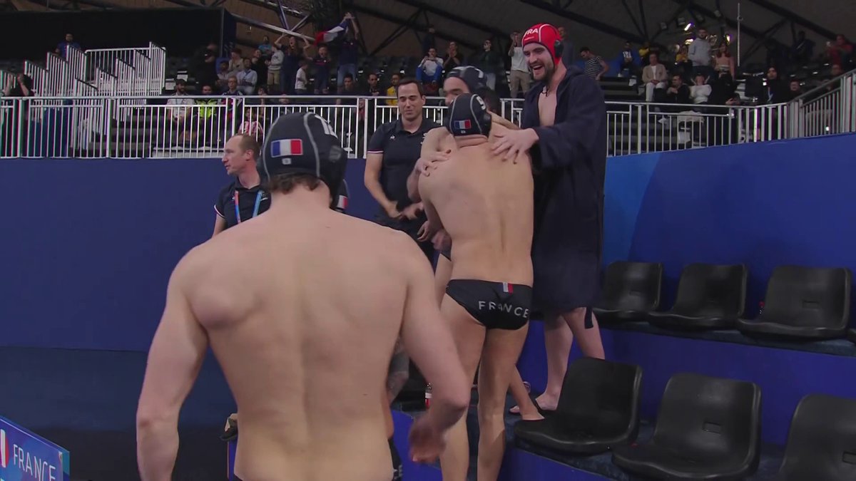 #Doha2024 | 🇫🇷 OUI MESSIEURS ! L'équipe de France de water-polo se qualifie pour les demi-finales des Mondiaux pour la première fois de son histoire ! 🤩 Performance majuscule de nos tricolores qui s'imposent 10-11 face à la Hongrie !