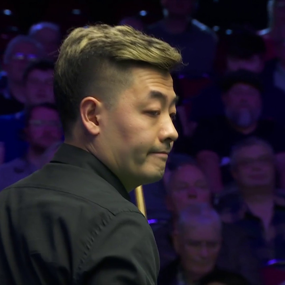 His reaction says it all 😬 You've got to feel for Tian Pengfei... #WelshOpen