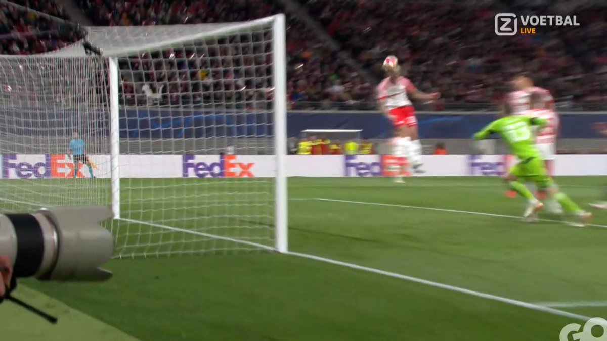 𝐇𝐔𝐇... geen goal? 🤷‍♂️ Benjamin Sesko lijkt Leipzig op 1-0 te koppen tegen Real Madrid, maar de arbitrage keurt het doelpunt af! ❌ #ZiggoSport #UCL #LEIRMA