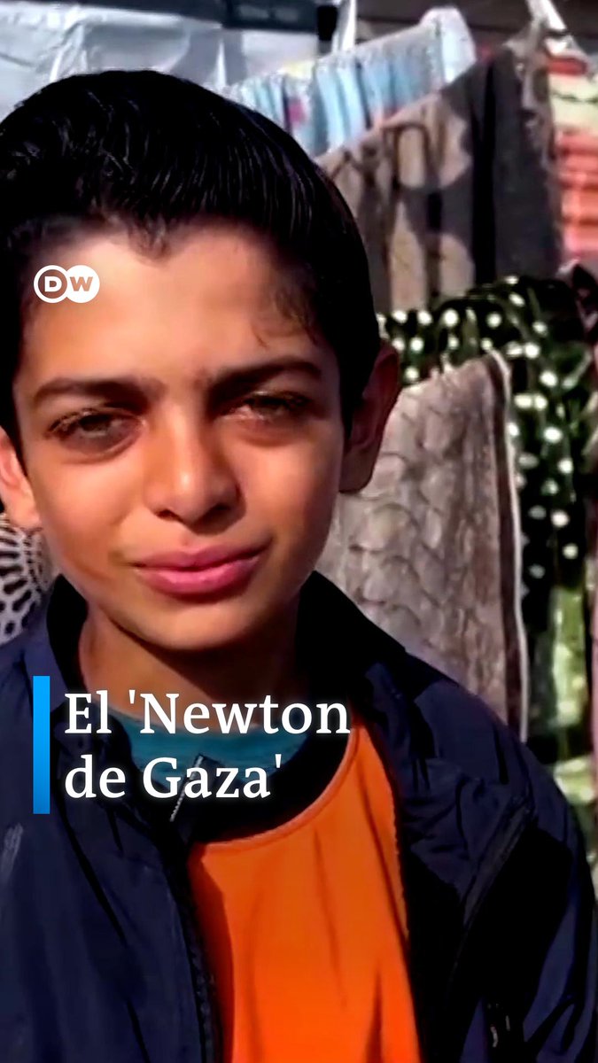 Un niño palestino en #Rafah ha sido apodado el "Newton de Gaza" tras fabricar un generador de electricidad a partir de chatarra. Con su invento, trajo luz a las noches oscuras que vive su familia en el campamento de refugiados. Hussam es uno de los 1,4 millones de palestinos hacinados en la frontera con Egipto debido a la ofensiva militar de Israel. #Gaza #Israel #MedioOriente #Rafah