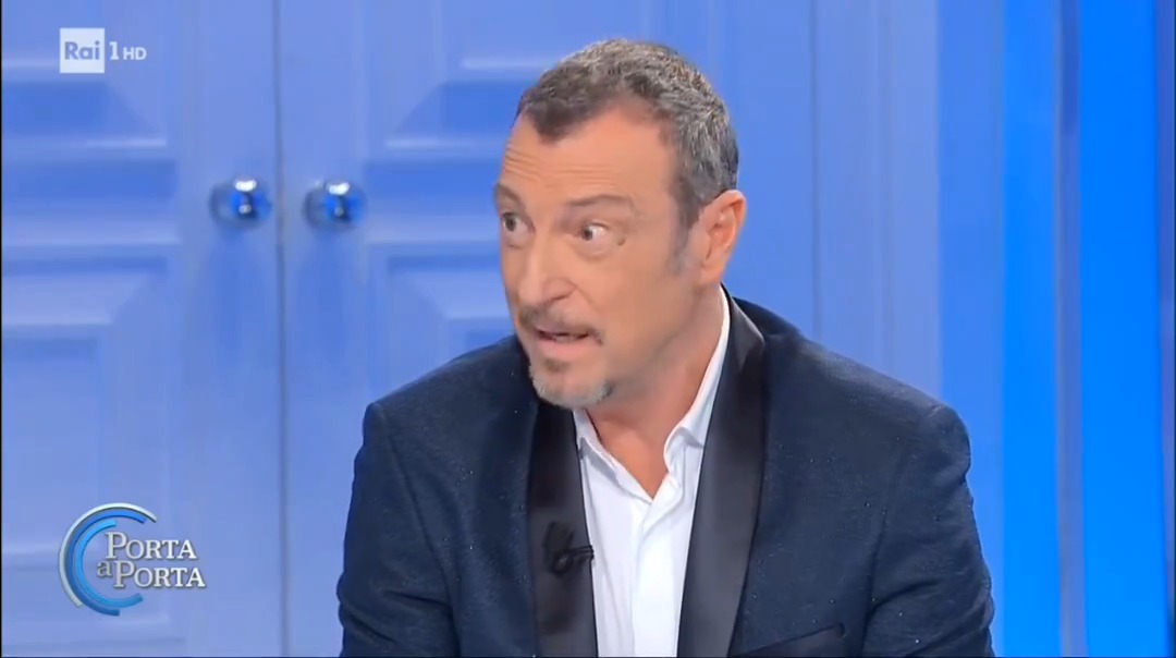 Amadeus risponde all'ambasciatore israeliano: "Non sono assolutamente d'accordo. I cantanti hanno chiesto la fine della fine della guerra e la pace, e questo non vuol dire seminare odio" #portaaporta #Sanremo2024