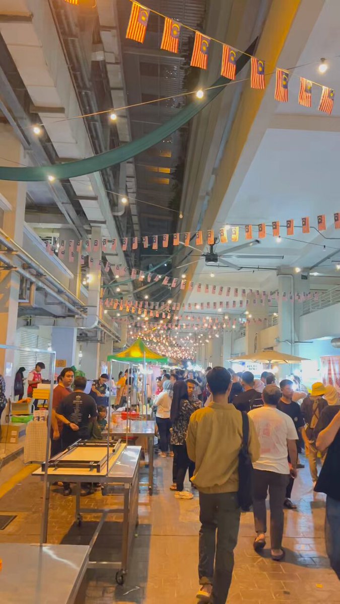 Function sebenarnya konsep hidupkan lorong lorong mati dengan buat macam pasar jual macam macam jenis makanan &amp; barangan. Kalau kat Cyberjaya, ada Lorong Belakang Cyberjaya. Tempat area korang ada tak? Share sikit.