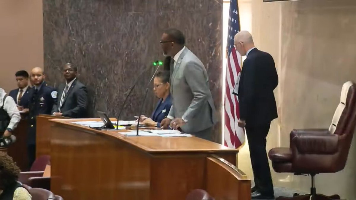 BREAKING: Mayor Brandon Johnson ends the use of ShotSpotter in Chicago. ShotSpotter is a high-tech system that alerts and directs cops when gunshots are fired in Chicago. Critics say it targets minorities. The contract expires on Friday, but Mayor Johnson is keeping it until after the DNC Convention in the summer.