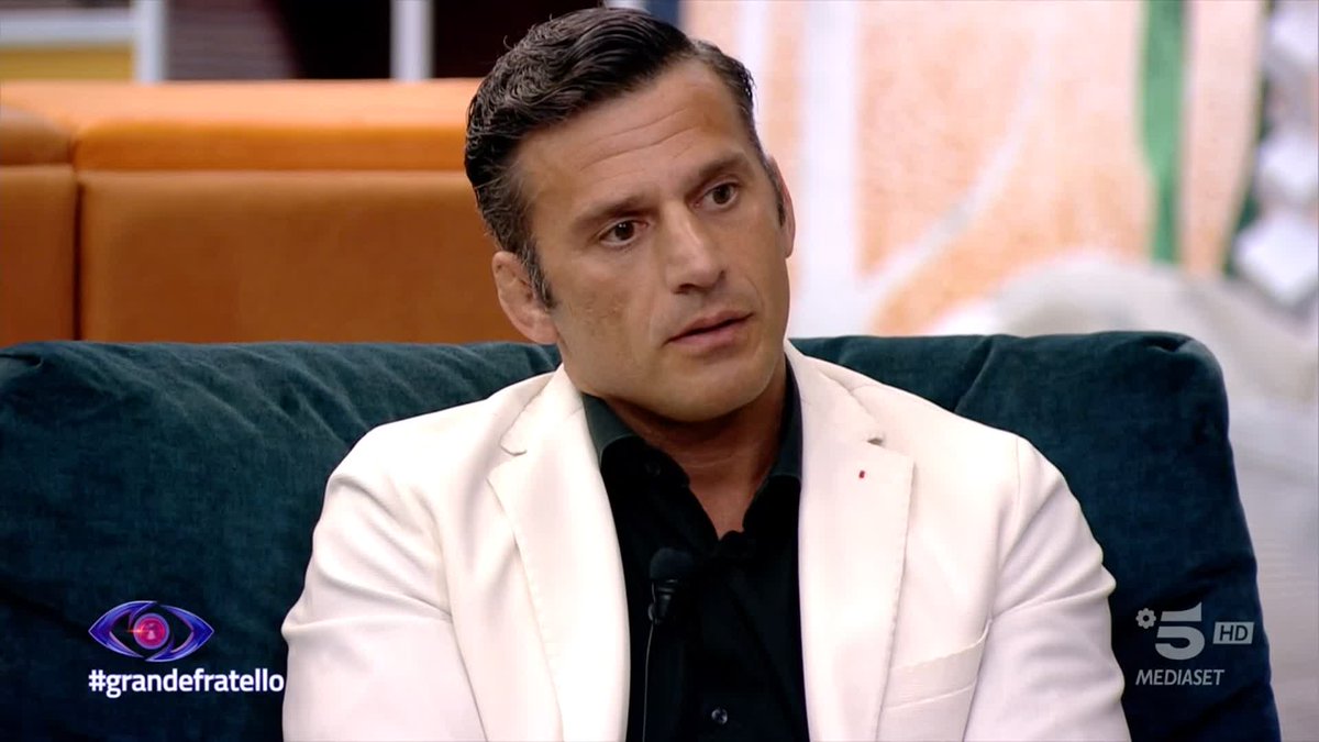 Alfonso fa una riflessione importante insieme ai ragazzi: si parla di conflitti tra singoli e gruppo. #GrandeFratello