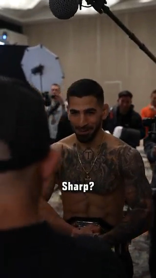 Ilia Topuria stole Alexander Volkanovski’s belt at #UFC298 media day and the two exchanged some words 👀🏆 #UFC298 #UFC #MMA