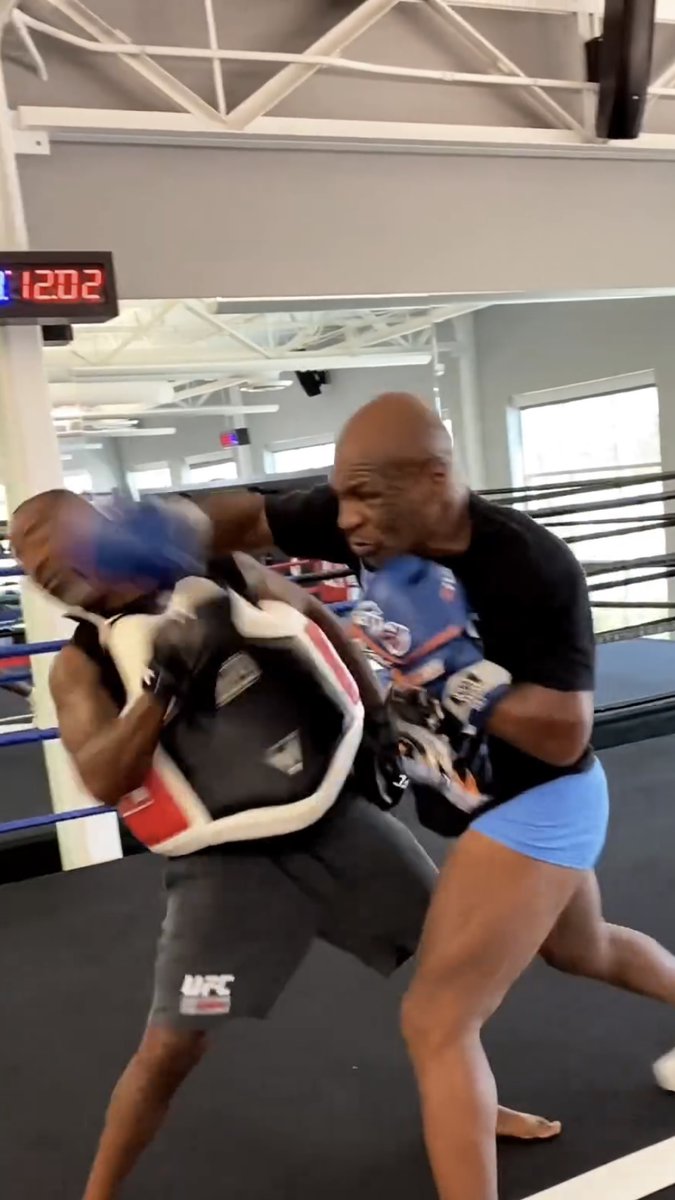 Mike Tyson. 57 ans. Une anomalie.