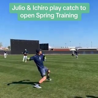 .Julio Rodriguez🇩🇴🦁 had the ultimate throwing partner on day one: Ichiro