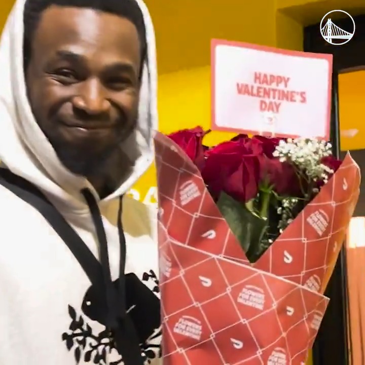 Special Valentine’s Day delivery for the Dubs 🌹 DoorDash || #FlowersForEveryone